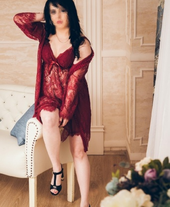 💋 Живу я в самом сердце Москвы, где ты сможешь насладиться моей компанией. Имею большой опыт в удовлетворении мужчин, и обещаю, что с тобой мы проведем незабываемое время. Мои услуги разнообразны и включают все, о чем ты только мечтаешь. 🔥 Ты можешь рассчитывать на самые горячие эмоции и исключительное качество сервиса. У меня есть отличные отзывы, которые подтверждают мою профессиональность. Тебе не придется беспокоиться о конфиденциальности, ведь я умею сохранять секреты. Мои фото подтверждают мою красоту и сексуальность, и я готова поделиться ими с тобой. Обратившись ко мне, ты окажешься в руках настоящей годованной прелести. 🌟 Не упусти возможность испытать настоящий праздник страсти и раскрепощения в Москве! 💫 Алинка